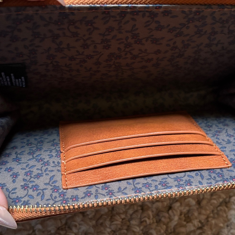 Elegant Faux Tan Leather Crossbody Bag - Picture 3 of 4